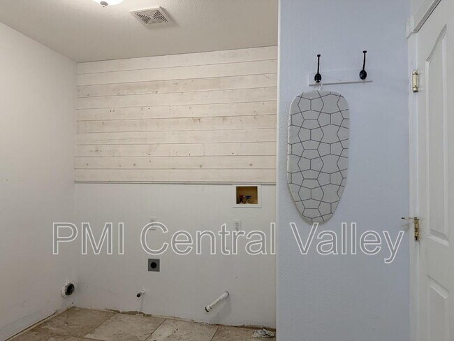 Building Photo - 108 Hornfels Ave