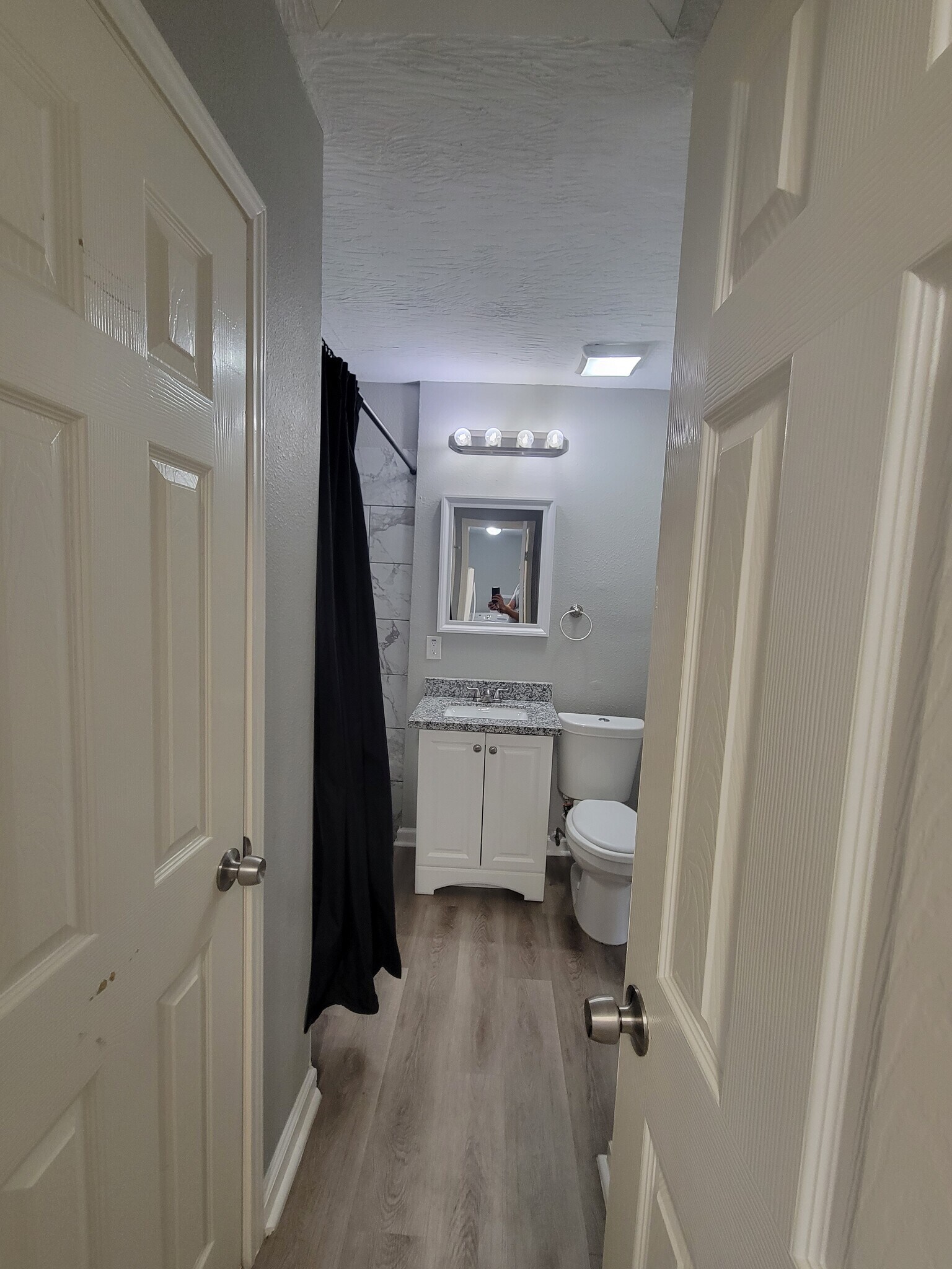 Can enter bathroom from kitchen area as well - 320 S Ashbel St