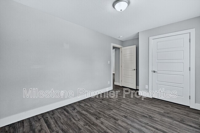 Building Photo - 701 S Binkley St