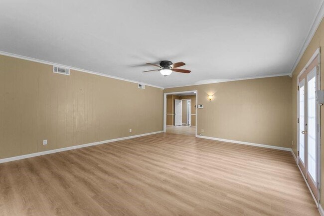 Building Photo - 807 Temple Dr