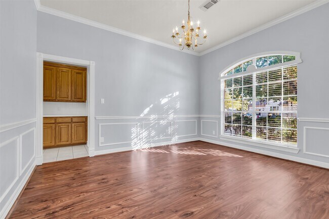 Building Photo - 35 W Pines Dr