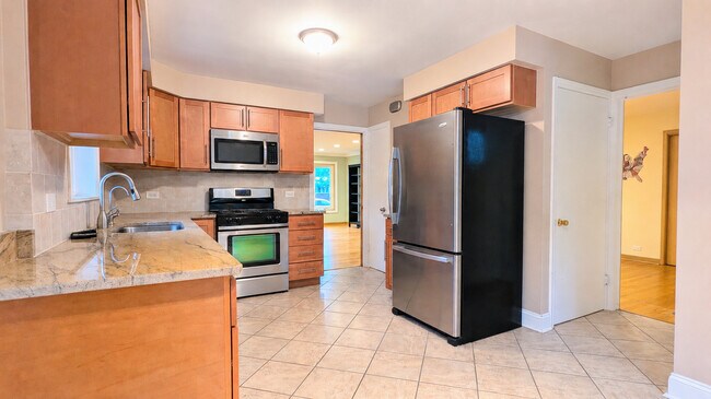 Building Photo - 736 N Wilshire Ln