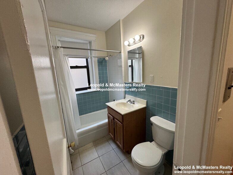 Building Photo - 230 Fuller St