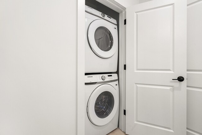 Building Photo - 600 Broadway