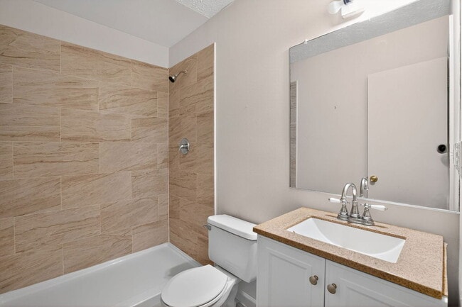 Building Photo - 4243 Drake Ct