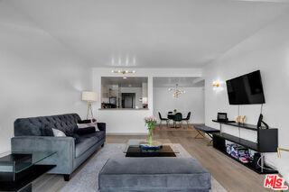 Building Photo - 1155 N La Cienega Blvd