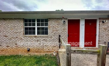 Building Photo - 117 Olive St