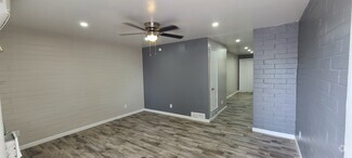 Building Photo - 2332 N Catalina Ave