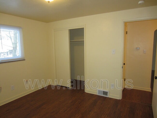 Building Photo - 4785 Yew St