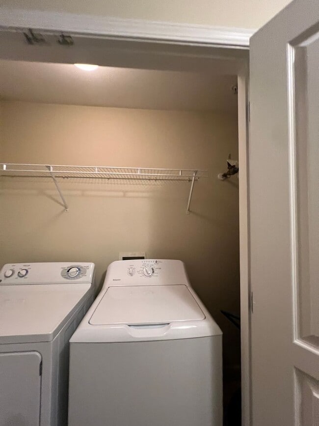 Building Photo - 15-1529 Gutleber