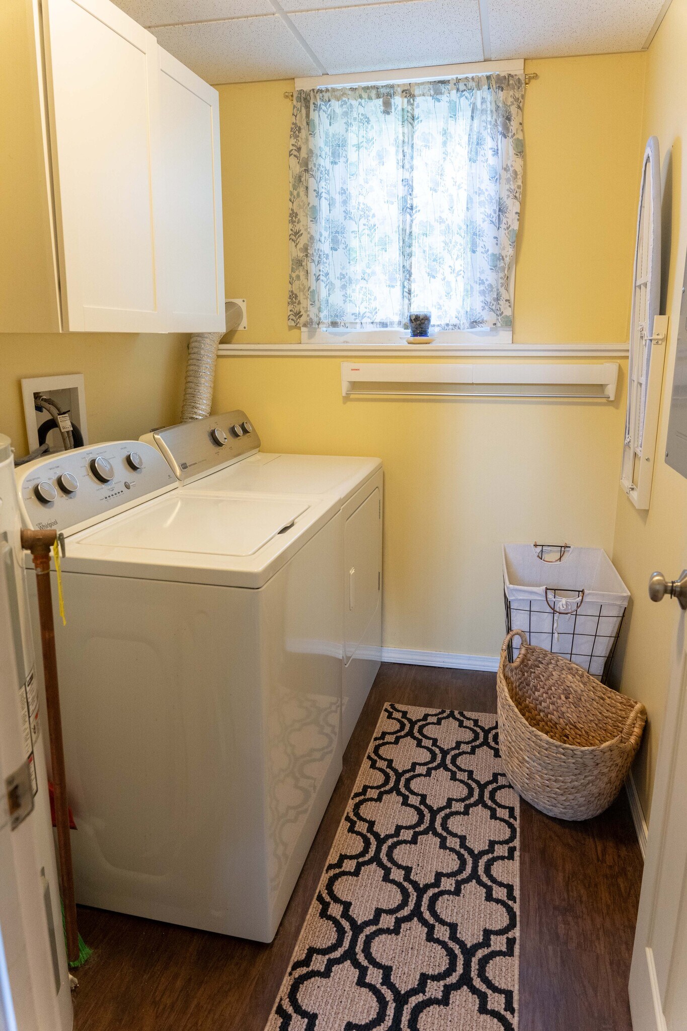 Building Photo - 12 Pine St