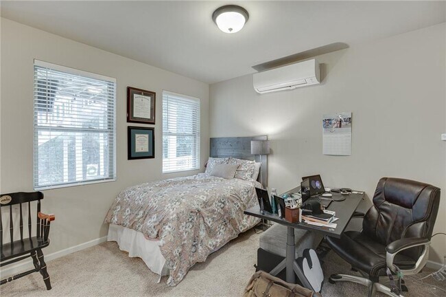 Building Photo - 6896 Big Sky Dr