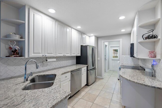 Building Photo - 1633 Napoli Dr W