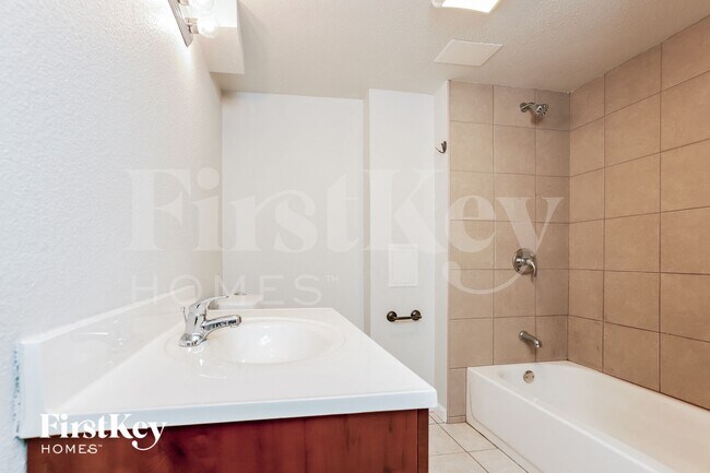 Building Photo - 207 Lithia Ave