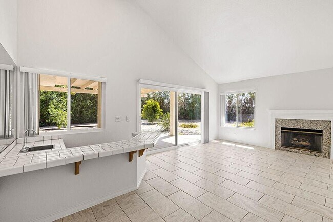 Building Photo - 43520 Via Magellan Dr