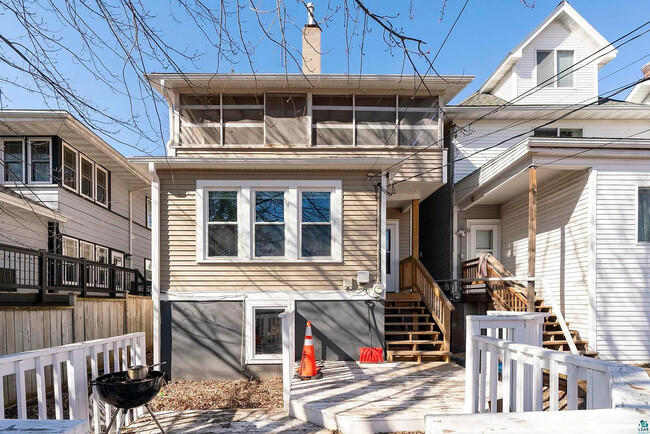 Building Photo - 2114 E 4th St