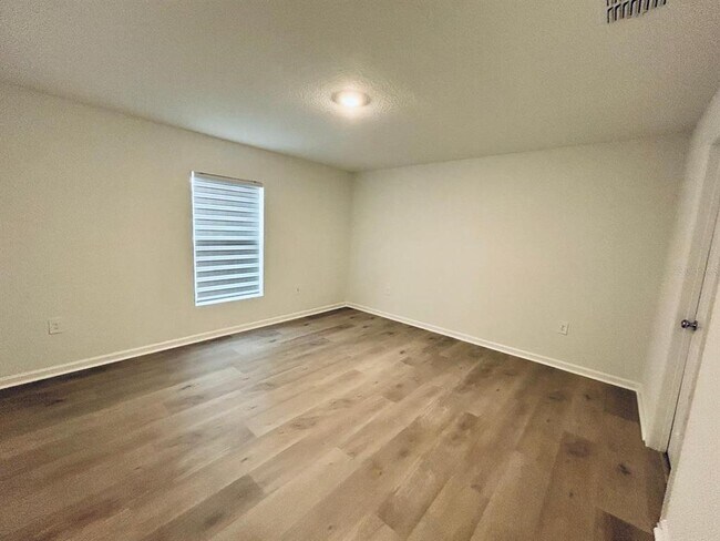 Building Photo - 5056 Barnet Dr