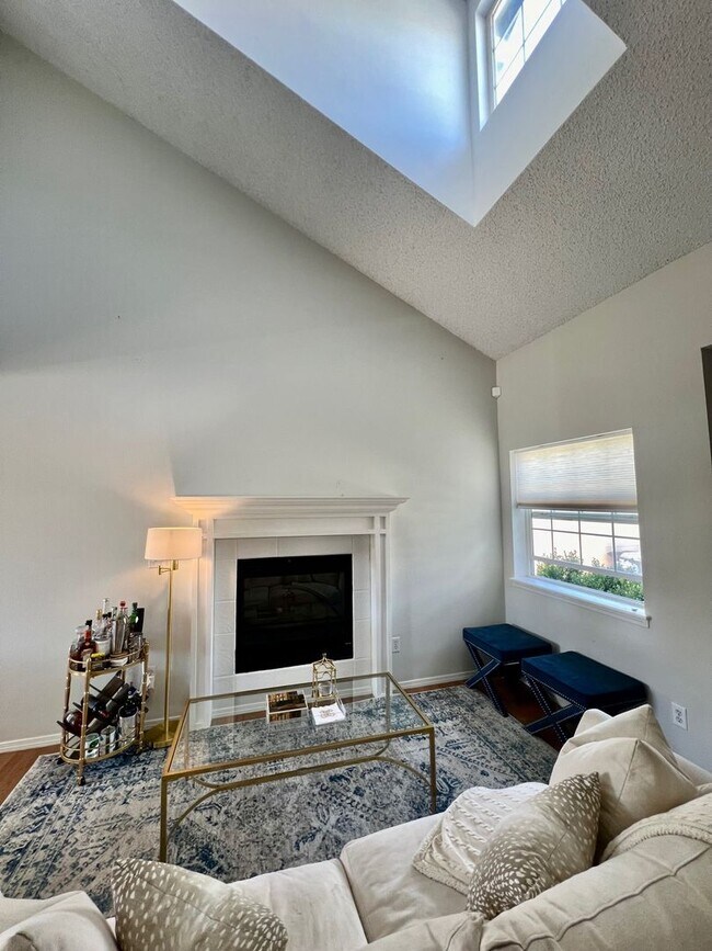 Building Photo - Gorgeous 4 Bedroom Home in Wagon Trails Neighborhood with Walking Trail Access!