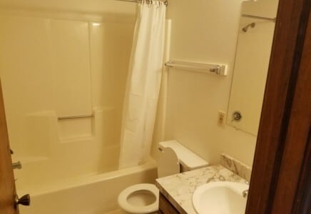 Building Photo - 827 Fisher Dr