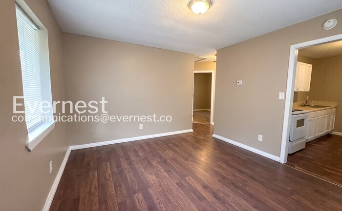 Building Photo - 1858 17th Ct N