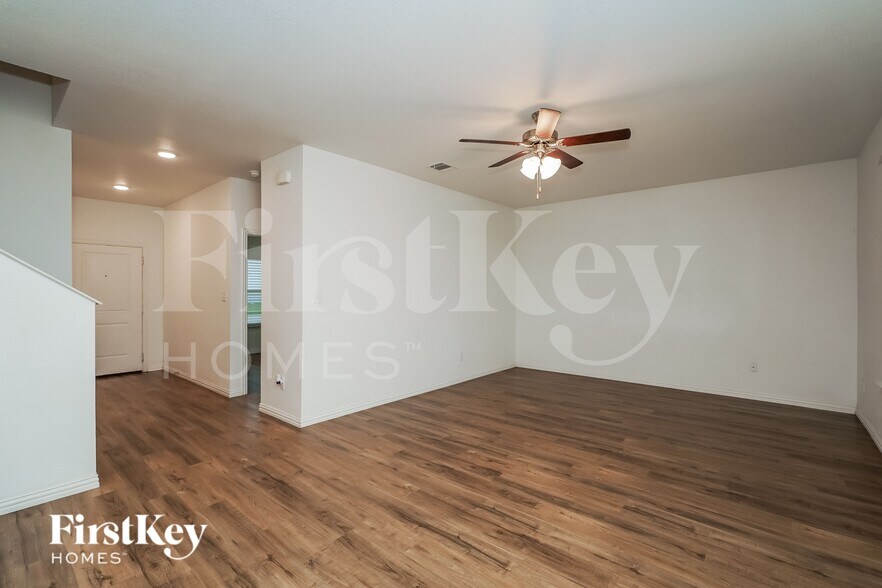 Building Photo - 7340 Parkside Pl Dr