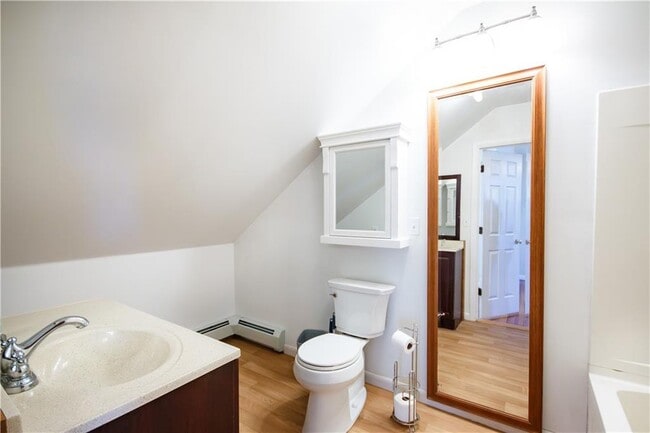 Building Photo - 40 E Barrows St