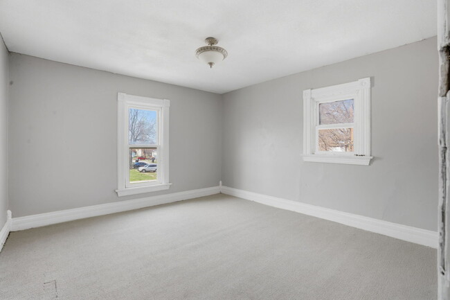 Building Photo - 1405 7th Ave