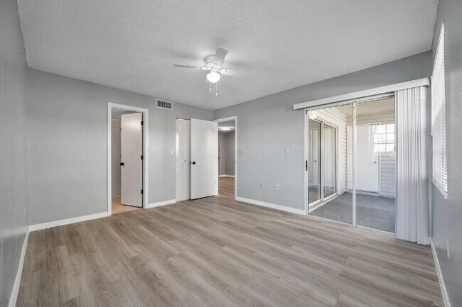 Building Photo - Charming Condo in Stonesthrow – Modern Com...