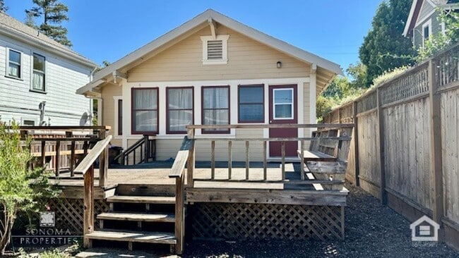 Building Photo - 1 Bedroom, 1 Bathroom Charming Craftsman i...