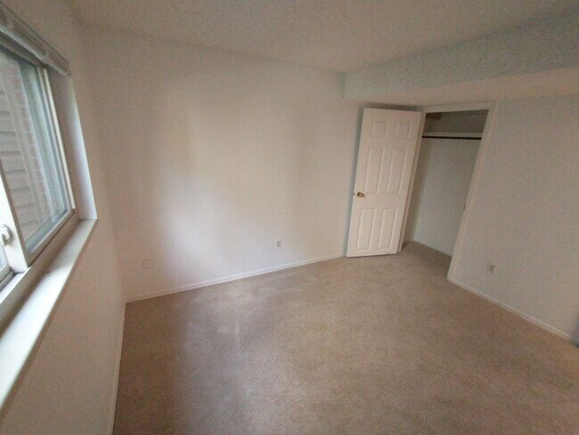 Building Photo - 715 Morgan Dr