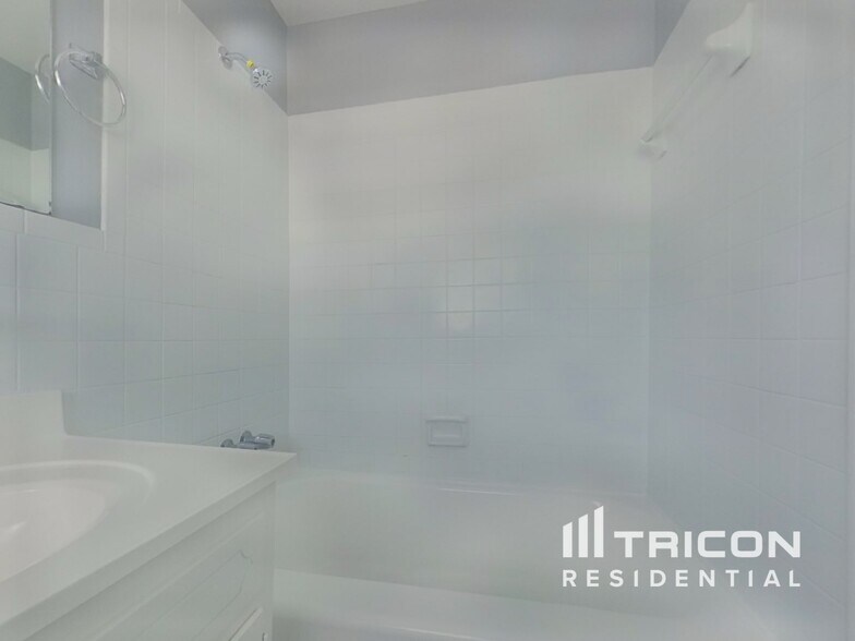 Building Photo - 490 Rocky Creek Dr