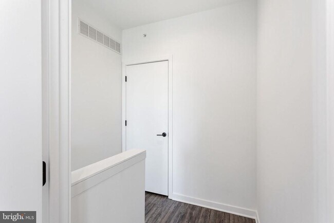 Building Photo - 2006 Northbank Pl