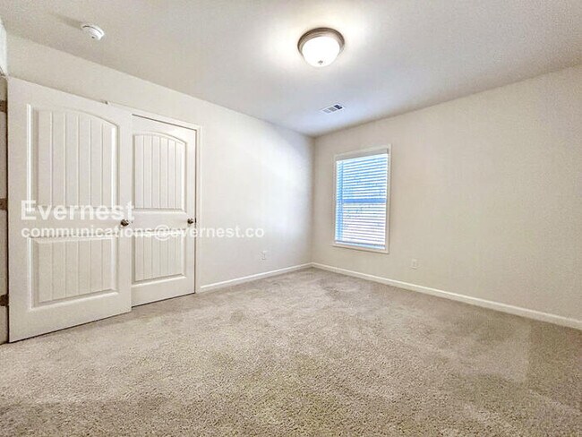 Building Photo - 176 Woodhouse Cir