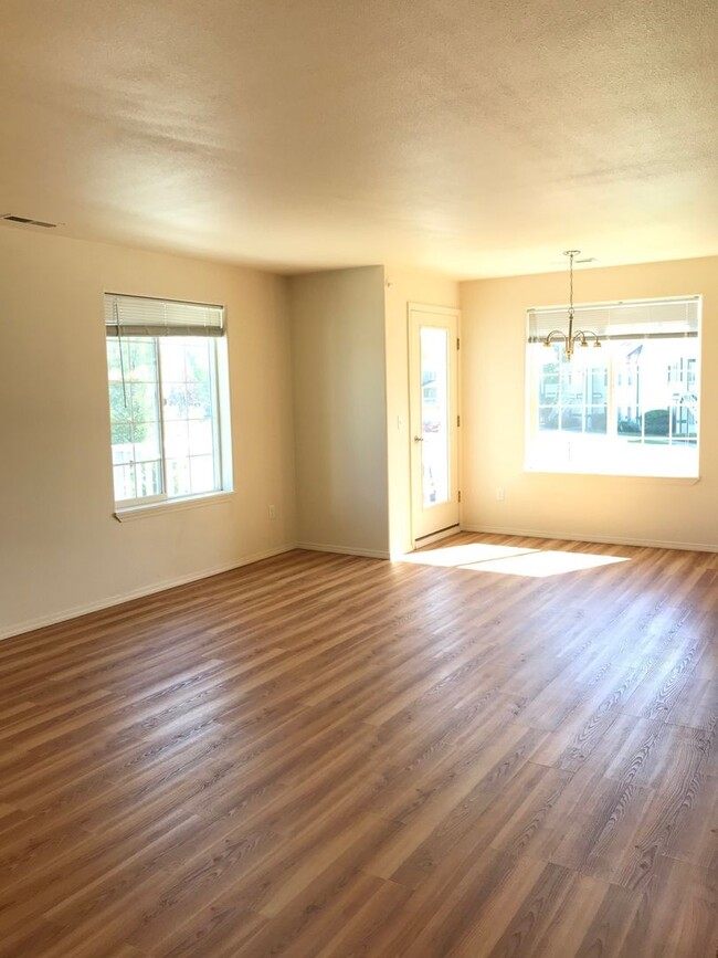 Building Photo - 1 Bedroom 1 Bathroom Condo
