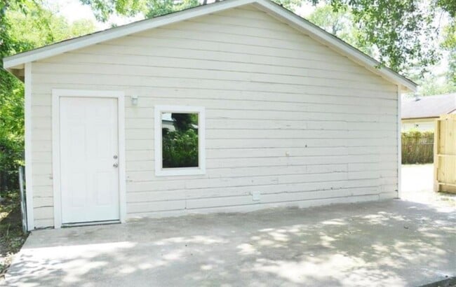 Primary Photo - 7913 Woodlyn Rd