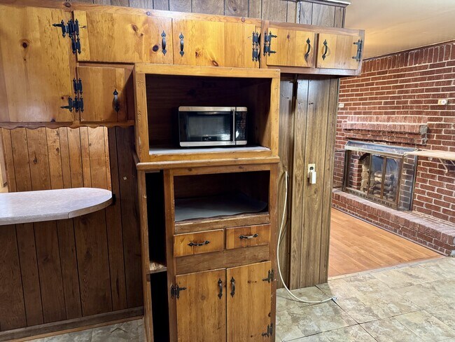 Building Photo - 556 Lamar Dr