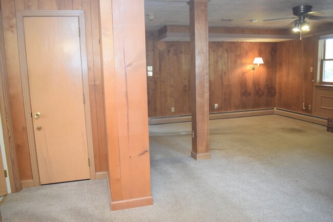 Building Photo - 4 Bed, 3 Bath Well-Located Brick Home in Lake Hickory Country Club For Rent!