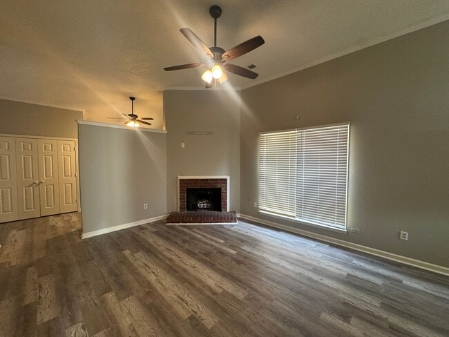 Building Photo - 615 W Ashley Glen Cir
