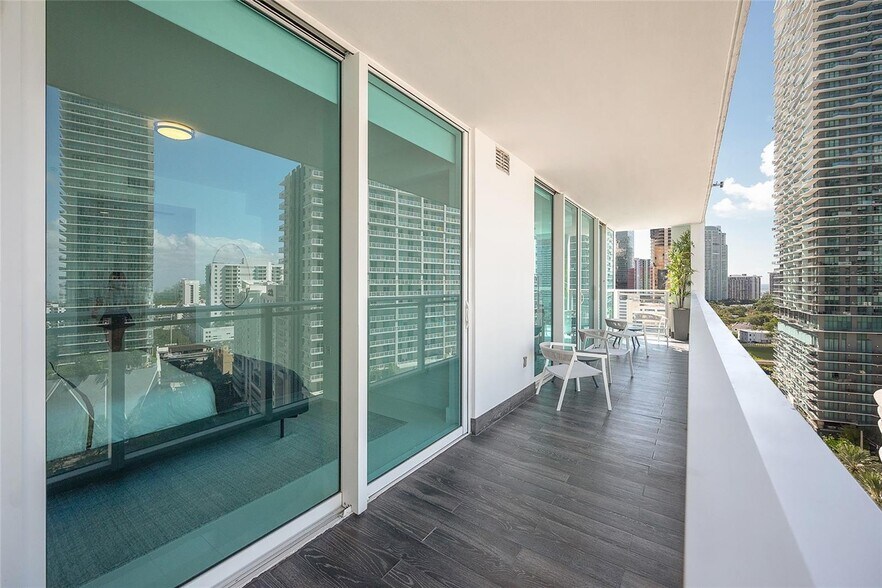 Building Photo - 1080 Brickell Ave