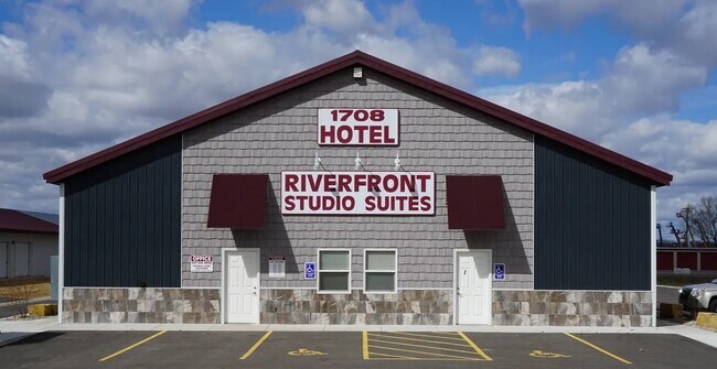 Primary Photo - 1708 N Riverfront Dr