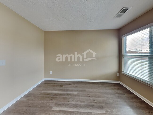 Building Photo - 1075 Savannah Ave