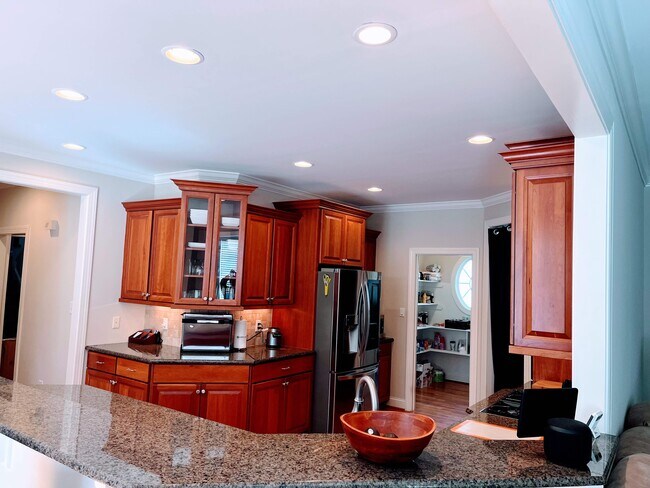 Building Photo - 3940 Grandbridge Dr