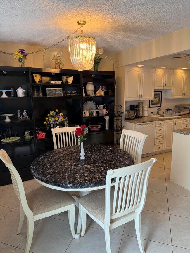 Building Photo - 4042 Exeter C