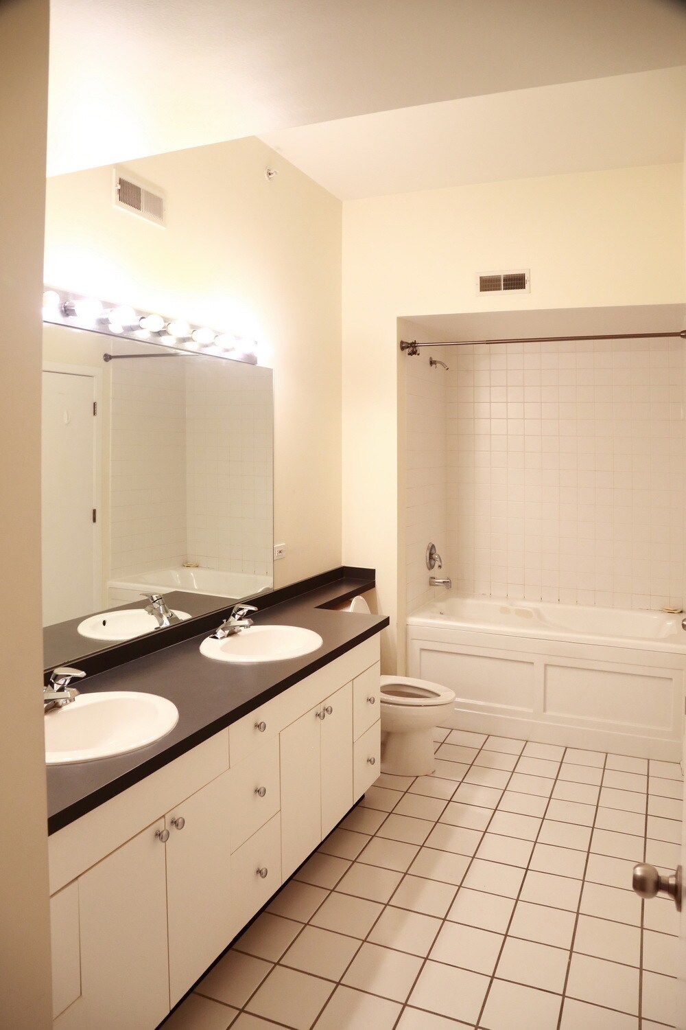 Building Photo - 165 N Canal St