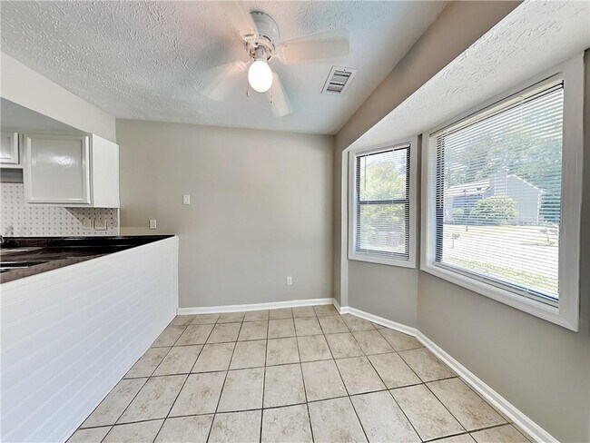 Building Photo - 1033 Dassow Ct