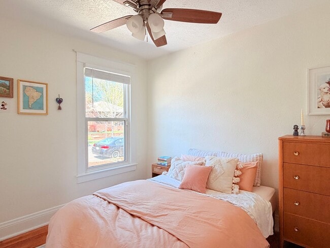 Building Photo - Charming 2 Bed 1 Bath Duplex in West Highlands