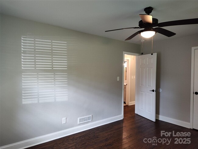 Building Photo - 3401 Bonaire Dr