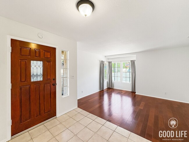 Building Photo - Cozy Escondido 3BR/2BA with A/C, large bac...