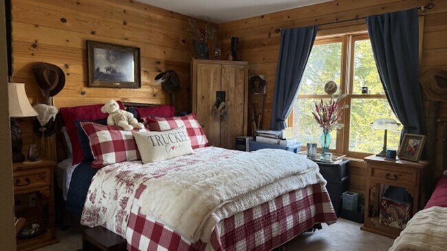 Building Photo - Charming Tahoe Donner Log Cabin with Hot Tub