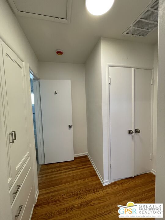 Building Photo - 1057 1/2 S Genesee Ave